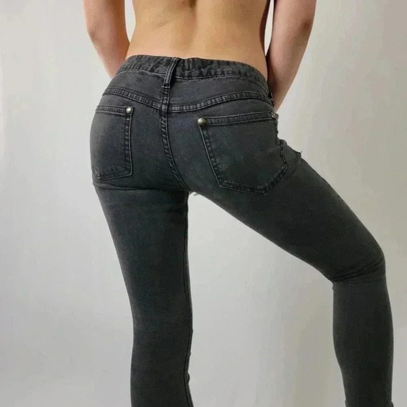 Free People LOW rise Girlfriend Black Skinny Jeans - 2 - Picture 2 of 11